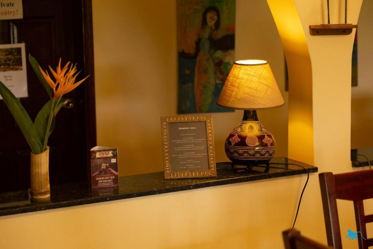 Bluemonkey Guesthouse エンテベ エクステリア 写真