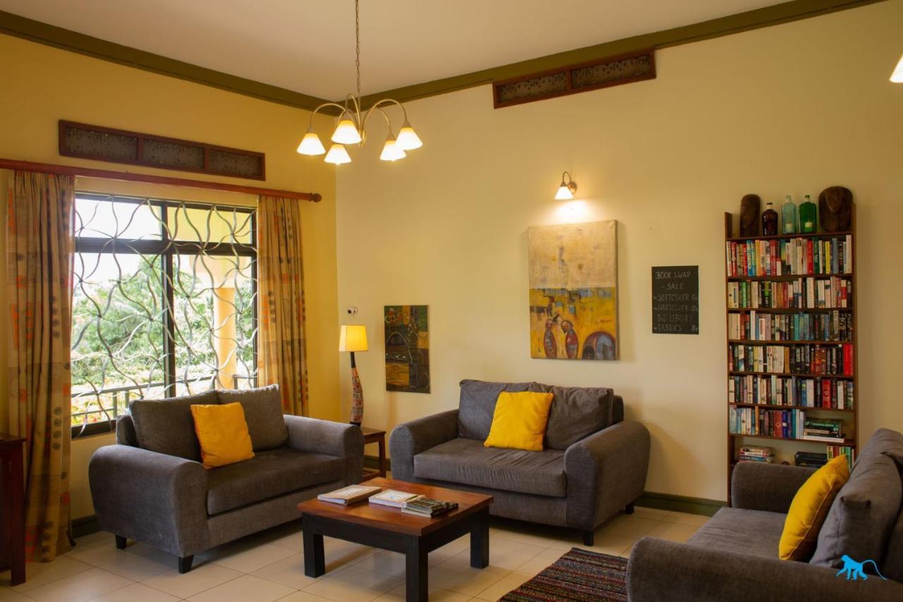 Bluemonkey Guesthouse エンテベ エクステリア 写真