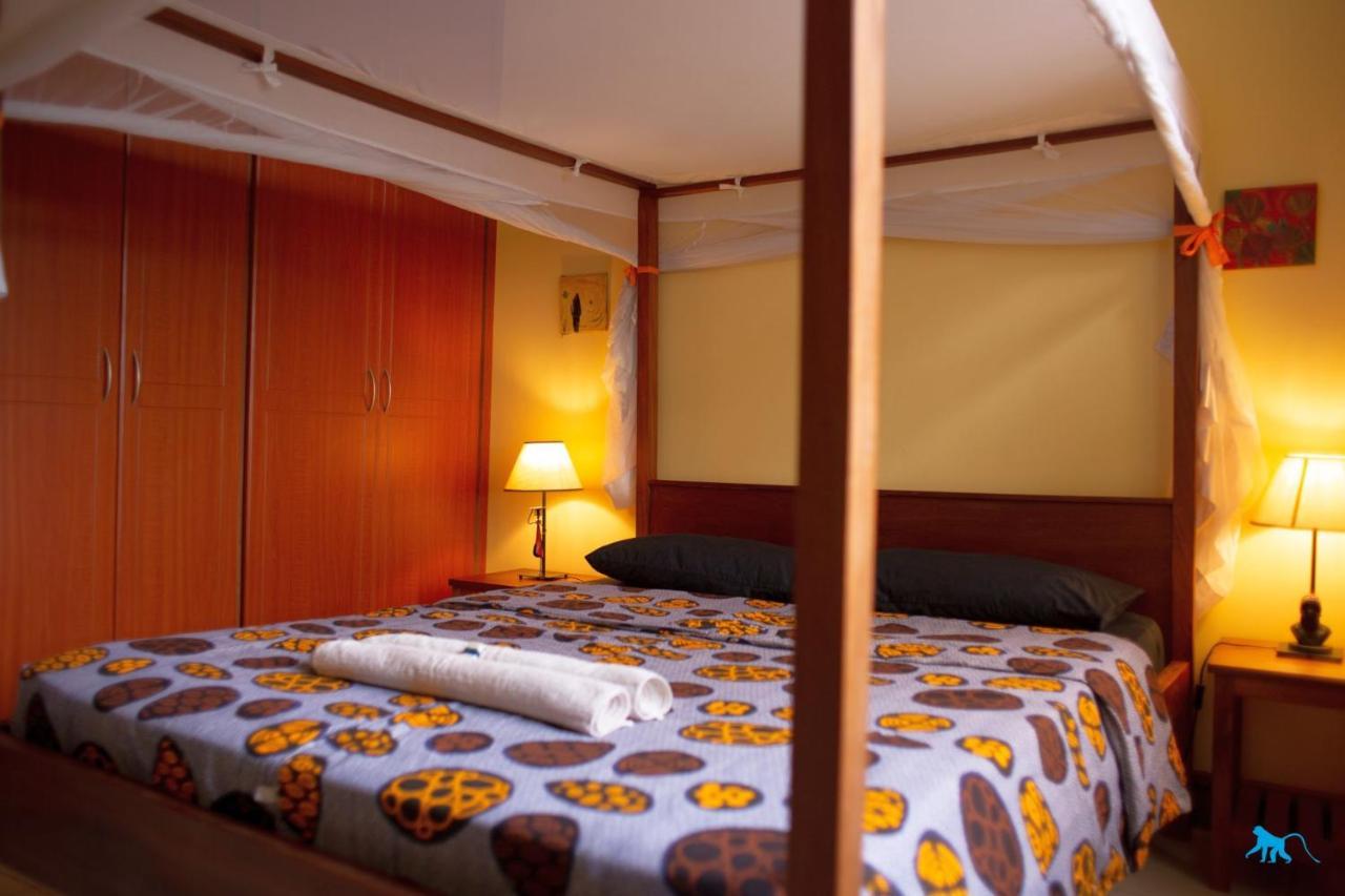 Bluemonkey Guesthouse エンテベ エクステリア 写真