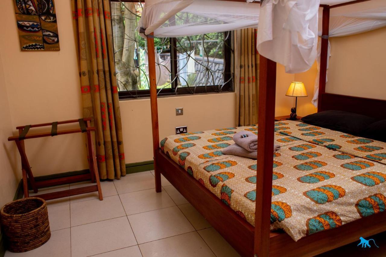 Bluemonkey Guesthouse エンテベ エクステリア 写真