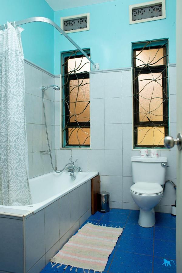 Bluemonkey Guesthouse エンテベ エクステリア 写真