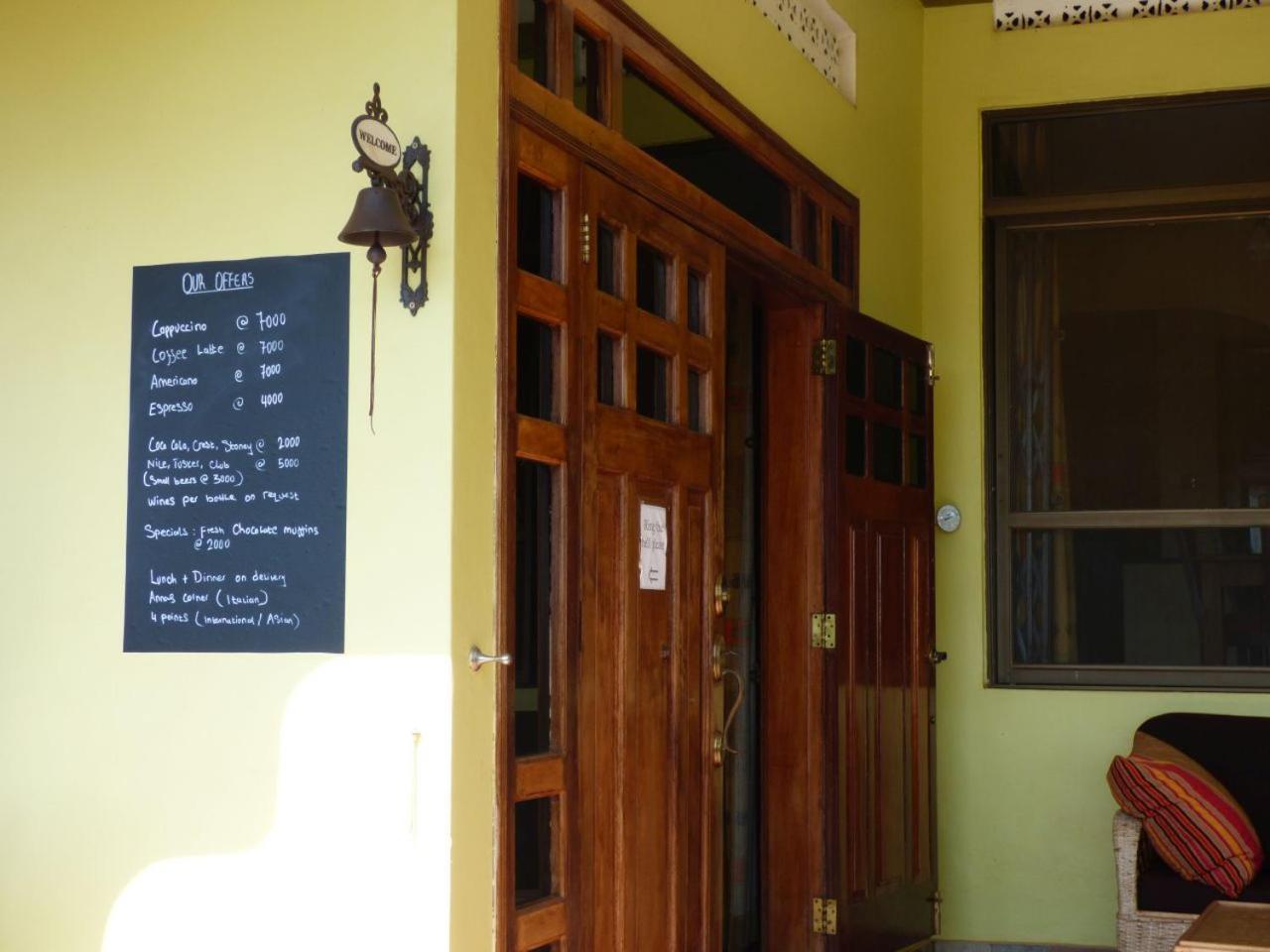 Bluemonkey Guesthouse エンテベ エクステリア 写真